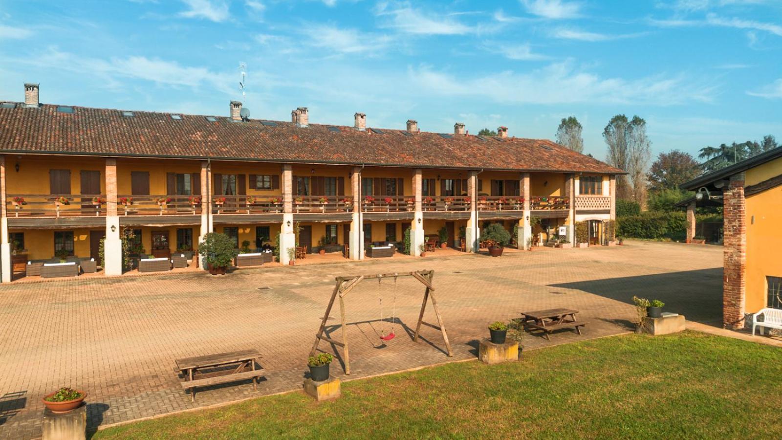 Agriturismo Bassanella Treviglio Eksteriør billede